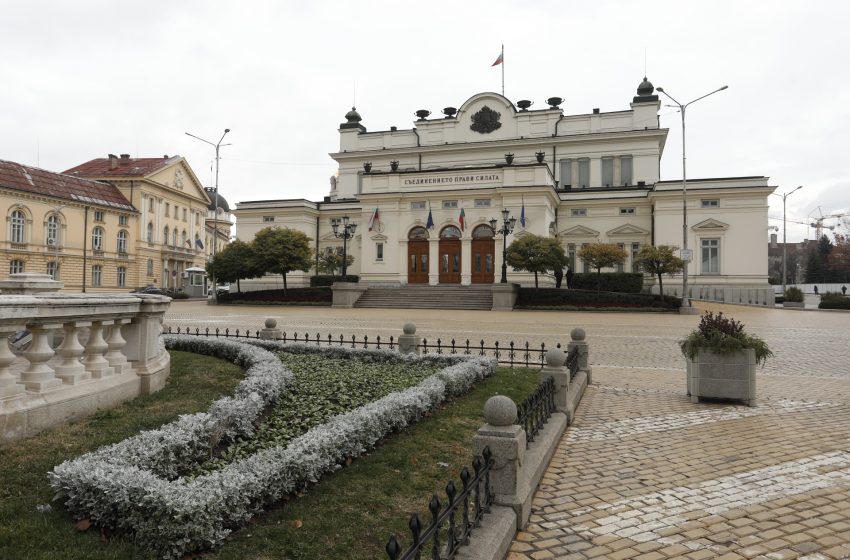  45-ият български парламент се събира за първо заседание
