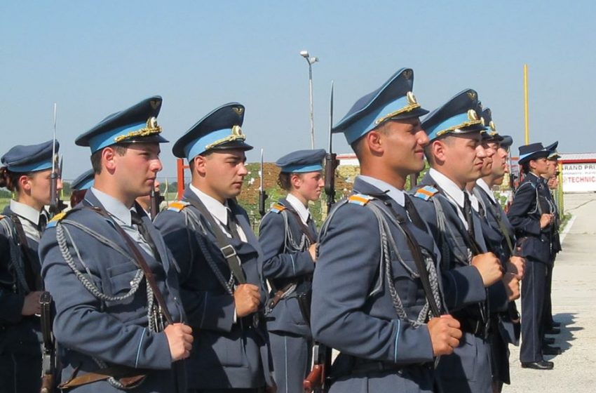  Първият випуск на възстановеното Висше военно-въздушно училище „Георги Бенковски“ – Долна Митрополия получи офицерските си звания
