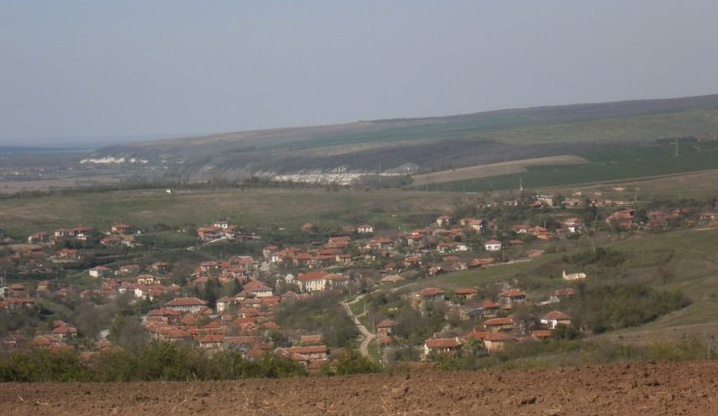  Жителите на плевенско село искат изселване на пет фамилии