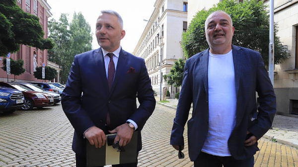  Хаджигенов и Бабикян искат общо явяване с ДБ и ПП на изборите